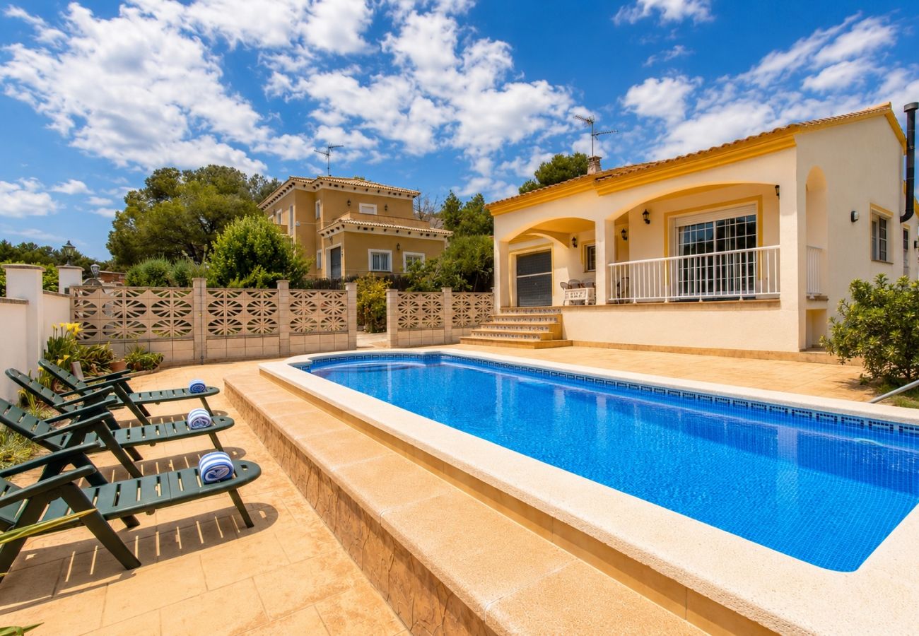 Villa in El Vendrell - Villa Borras w/ private pool, 3km to beach!