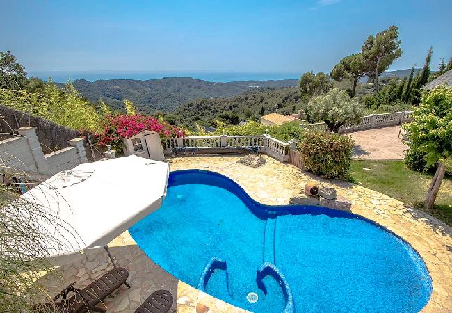 Villa/Dettached house in Sant Cebrià de Vallalta - Swiss style villa near Barcelona 10min to beach