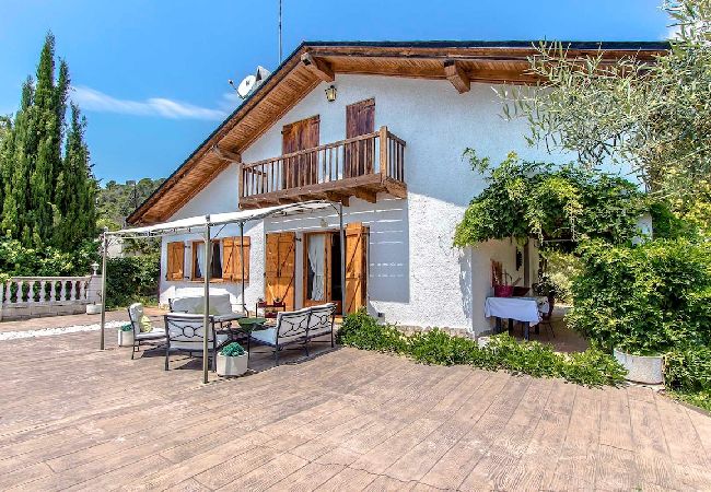 Villa in Sant Cebrià de Vallalta - Swiss style villa near Barcelona 10min to beach