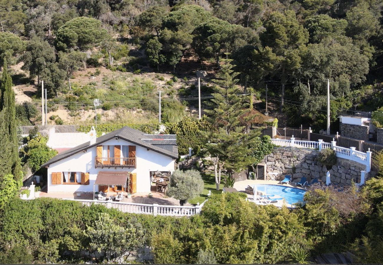 Villa in Sant Cebrià de Vallalta - Swiss style villa near Barcelona 10min to beach