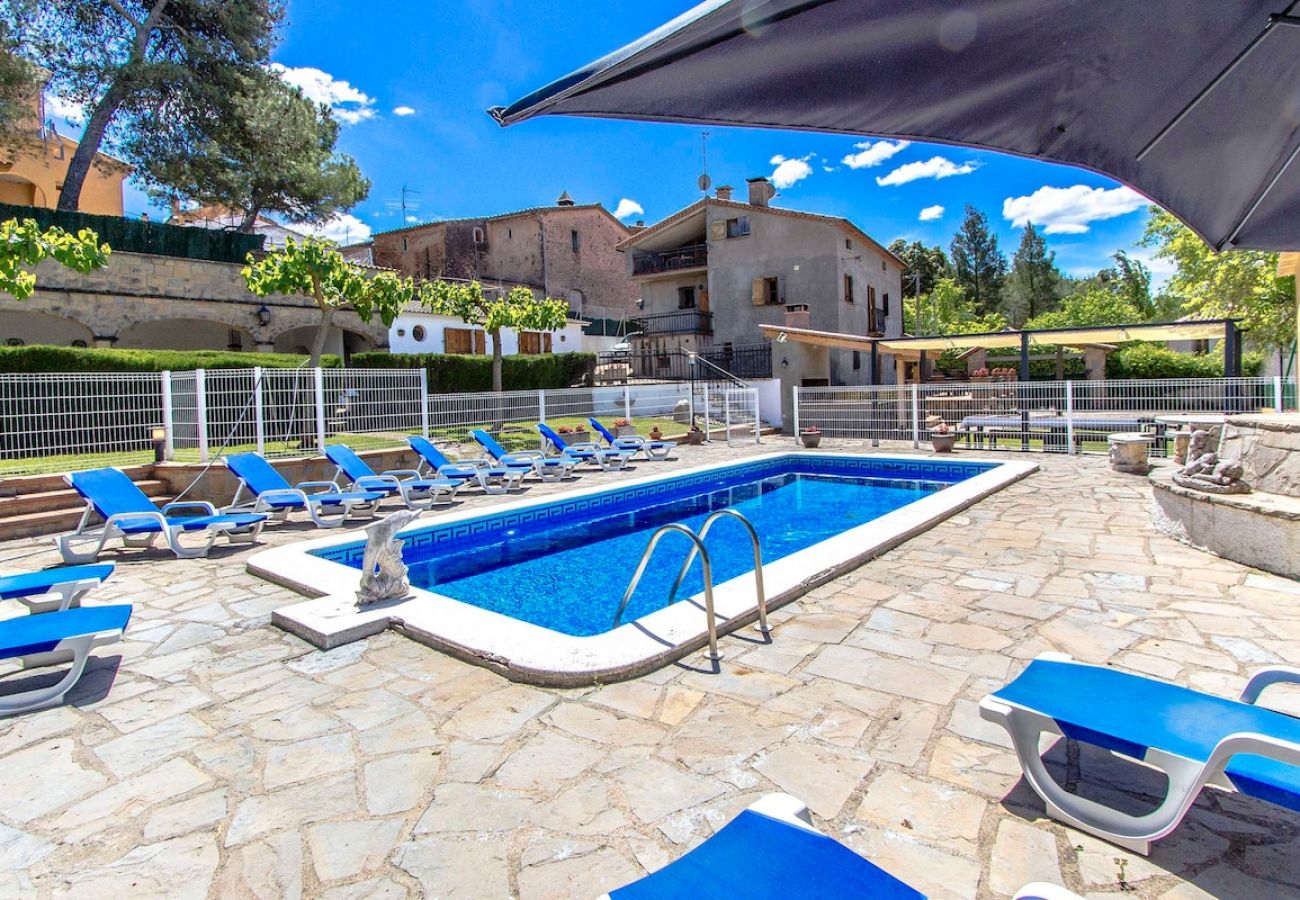 Villa in Rellinars - Pool, Tennis, Billiards and More 50 km's to Barca! 