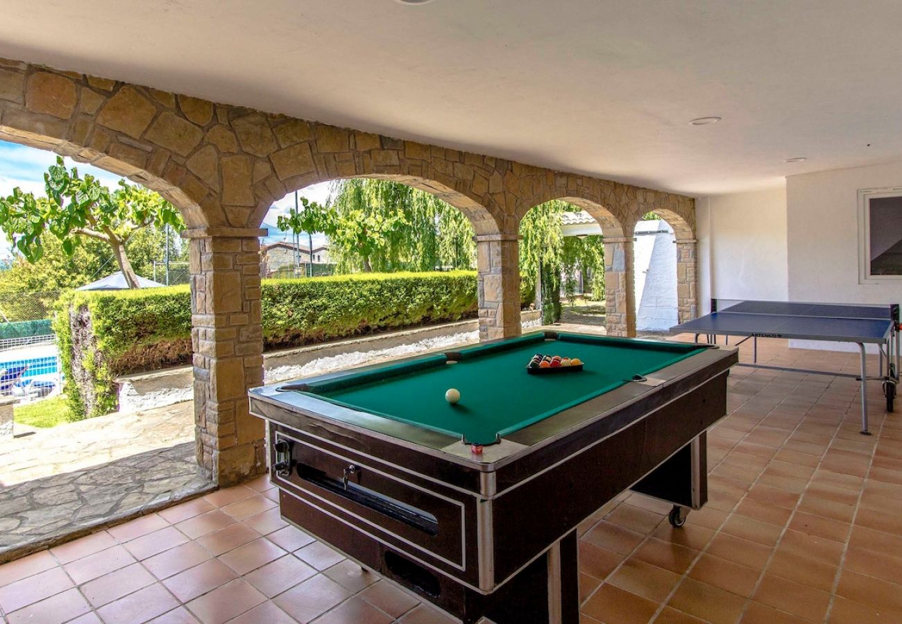 Villa in Rellinars - Pool, Tennis, Billiards and More 50 km's to Barca! 