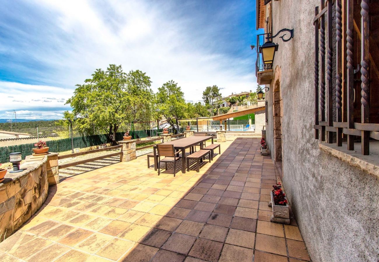 Villa in Rellinars - Pool, Tennis, Billiards and More 50 km's to Barca! 