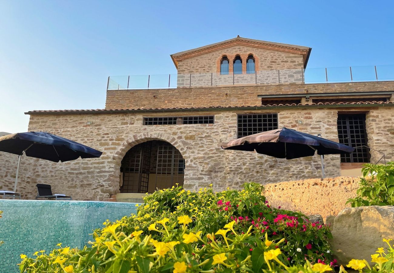 Villa in Els Plans de Sió - Medieval 16th Century Castle, 1 hour from Barcelona!