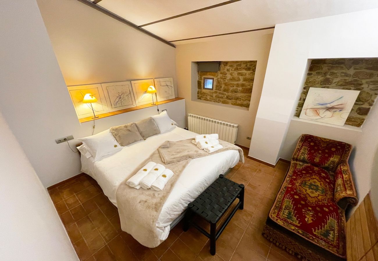 Villa in Els Plans de Sió - Medieval 16th Century Castle, 1 hour from Barcelona!