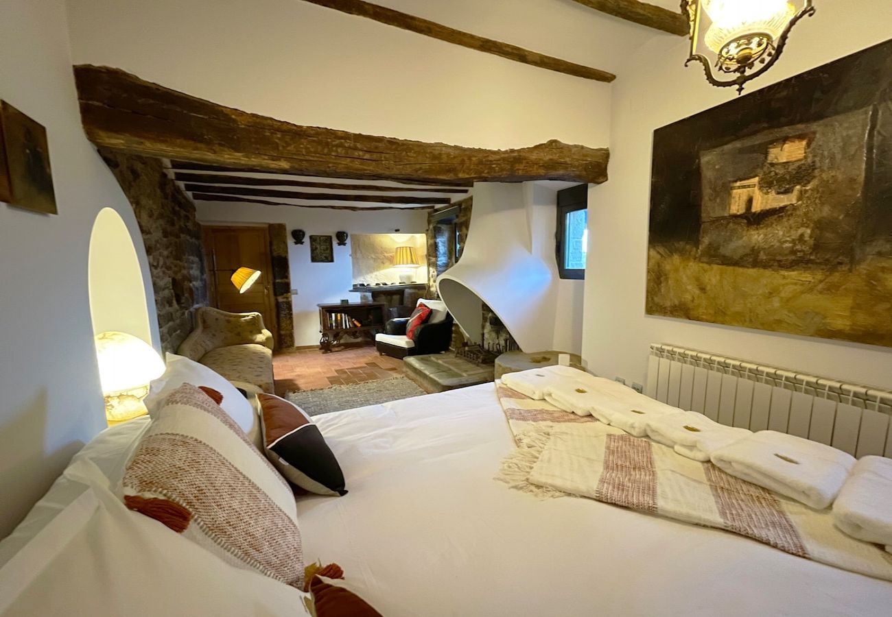 Villa in Els Plans de Sió - Medieval 16th Century Castle, 1 hour from Barcelona!