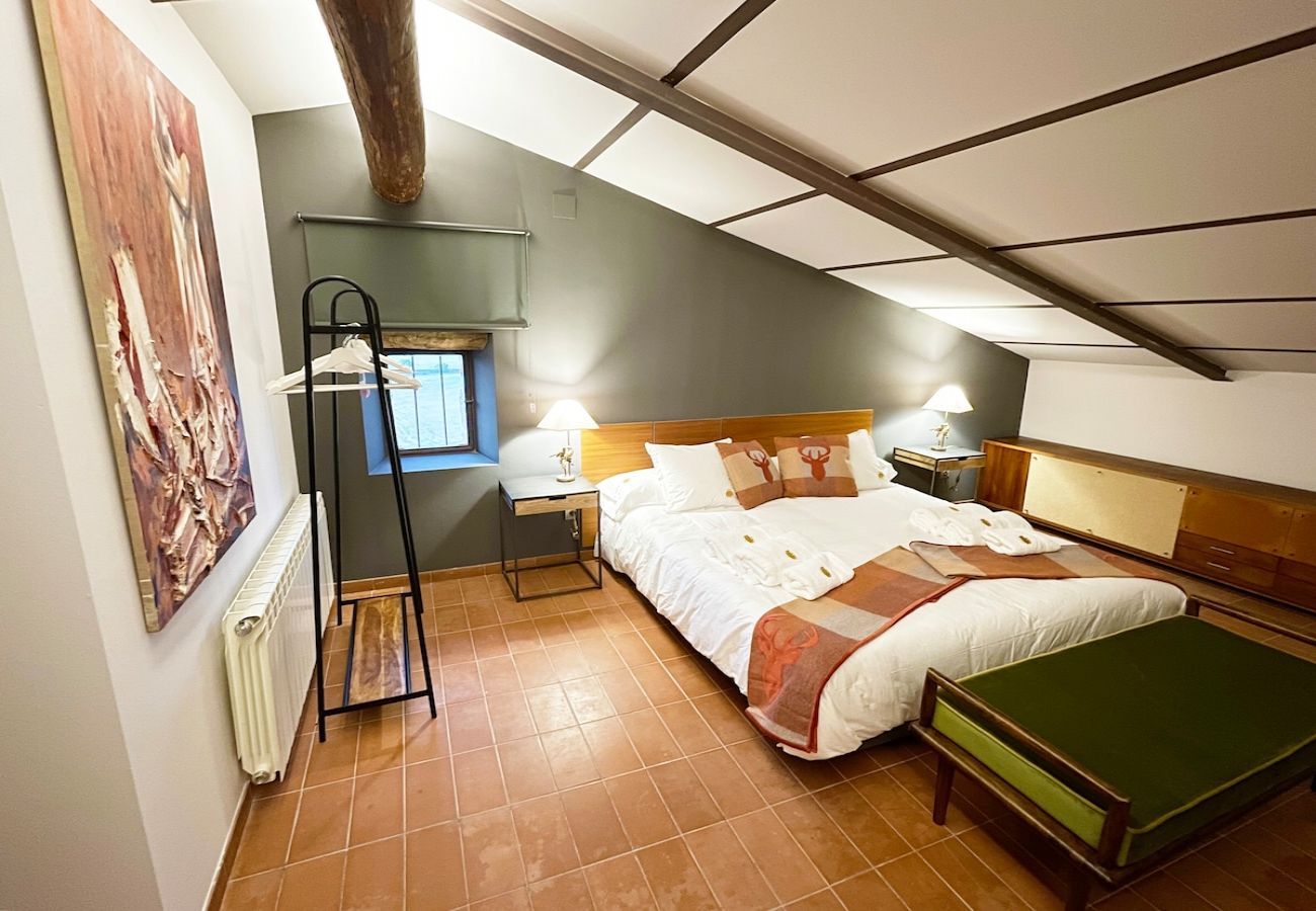 Villa in Els Plans de Sió - Medieval 16th Century Castle, 1 hour from Barcelona!
