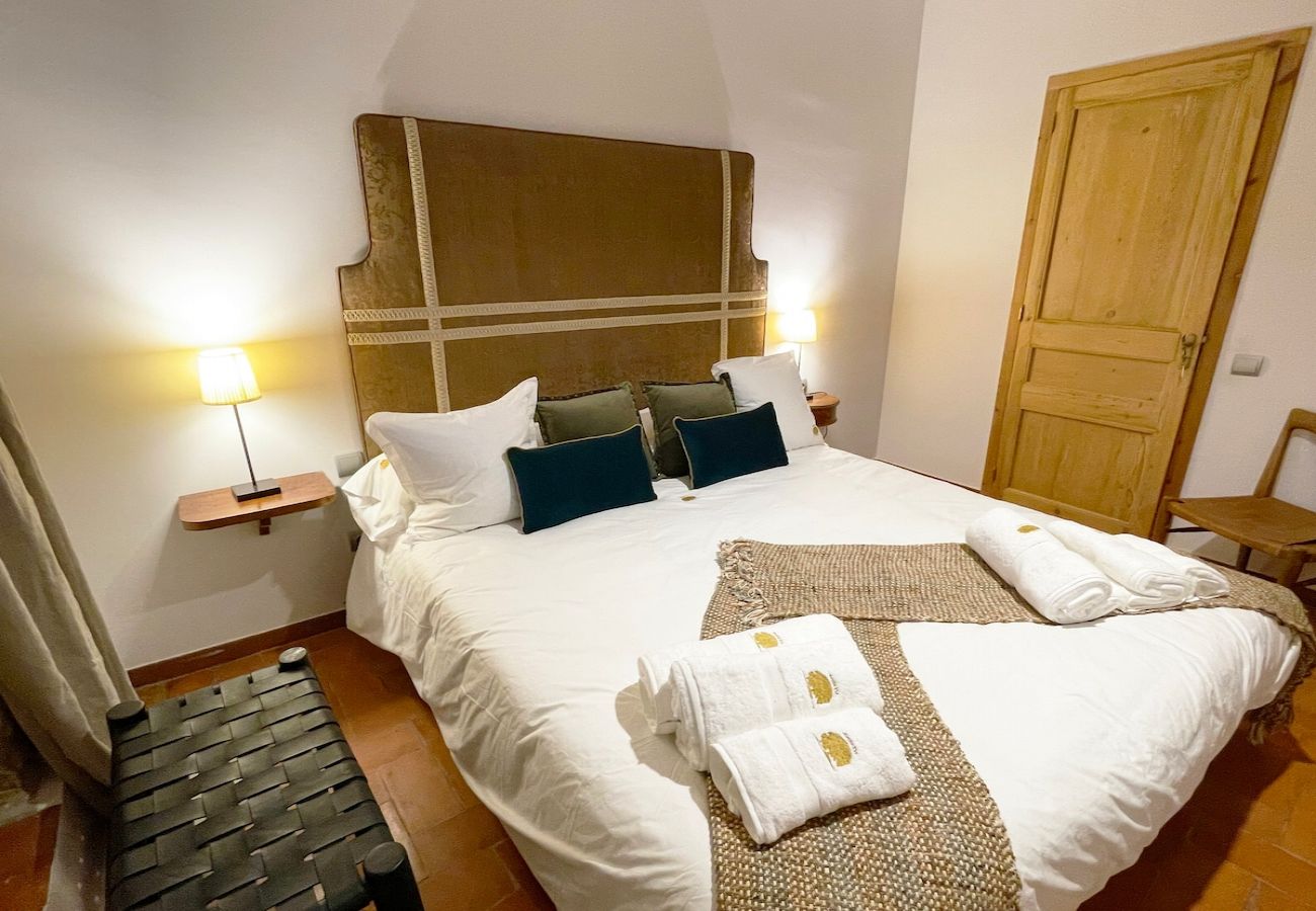 Villa in Els Plans de Sió - Medieval 16th Century Castle, 1 hour from Barcelona!