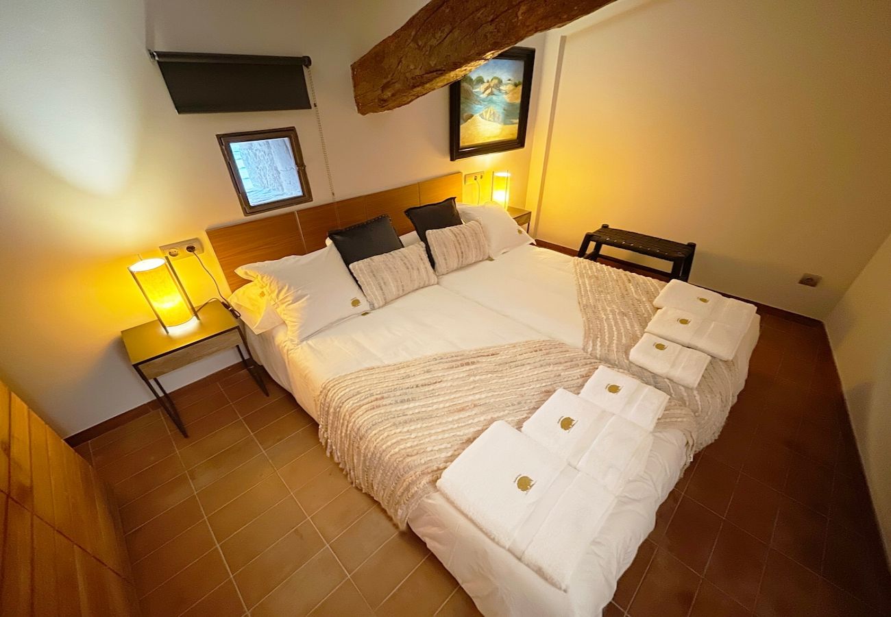 Villa in Els Plans de Sió - Medieval 16th Century Castle, 1 hour from Barcelona!