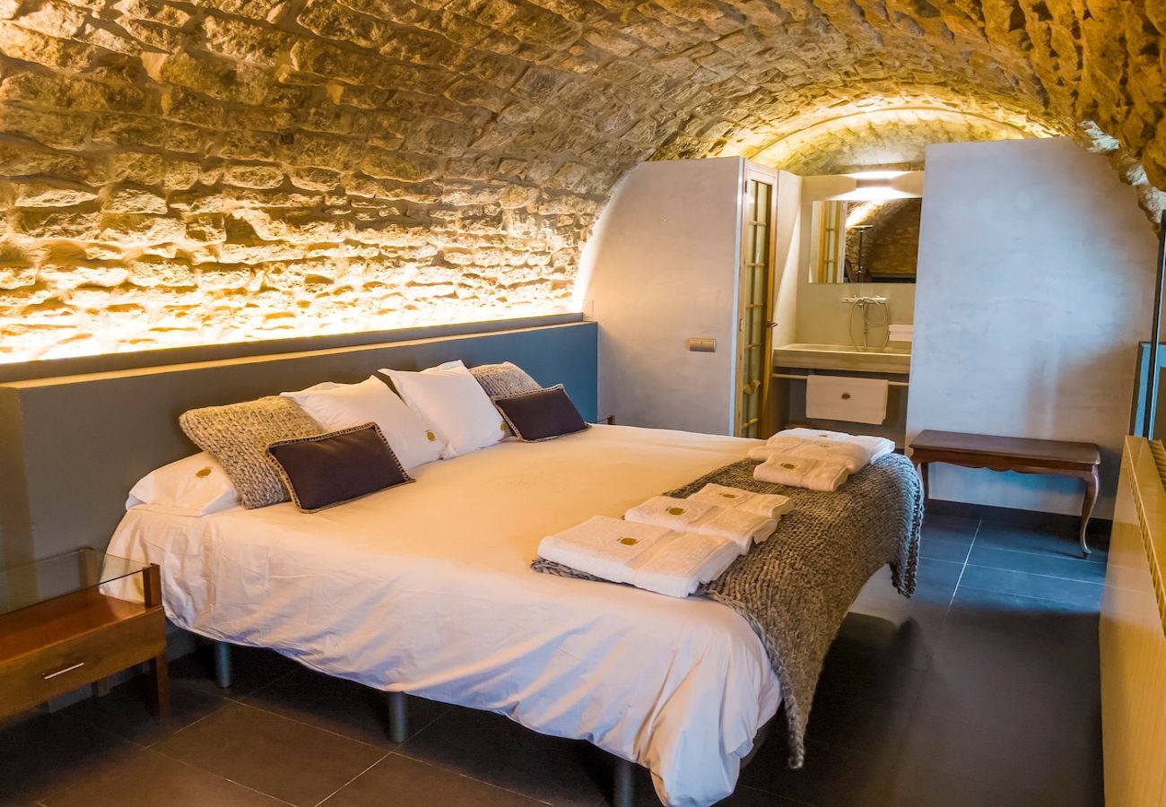 Villa in Els Plans de Sió - Medieval 16th Century Castle, 1 hour from Barcelona!