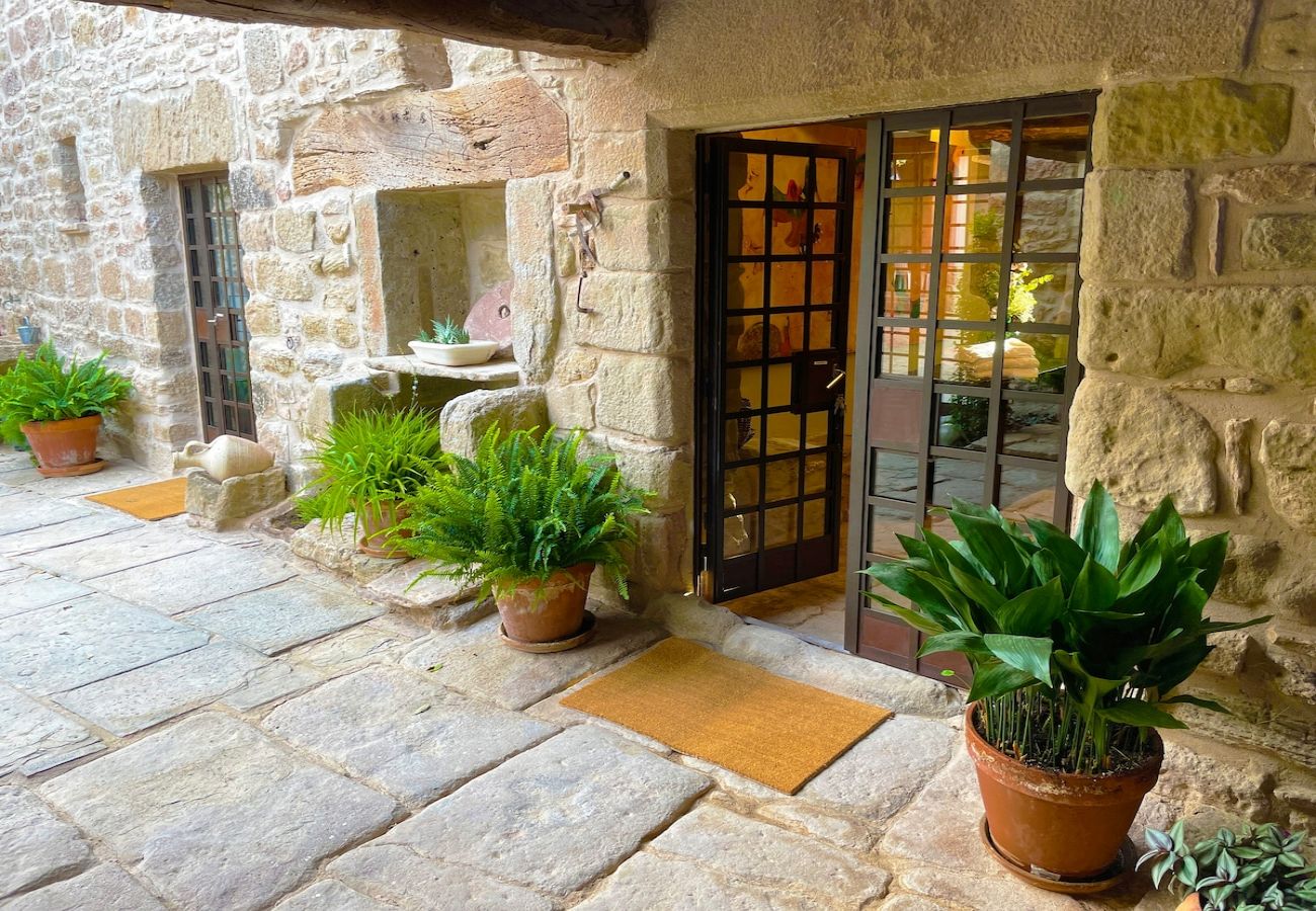 Villa in Els Plans de Sió - Medieval 16th Century Castle, 1 hour from Barcelona!