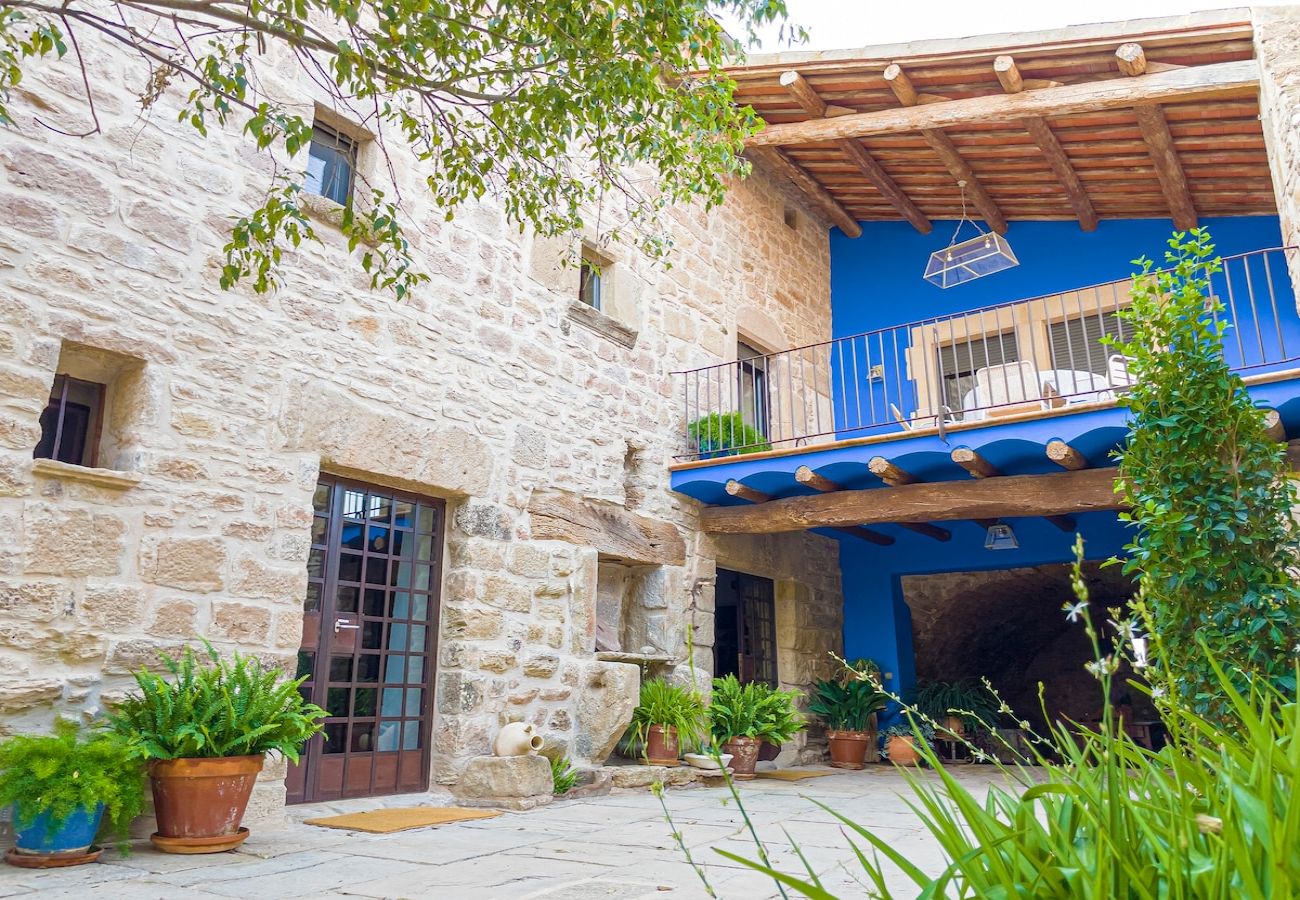 Villa in Els Plans de Sió - Medieval 16th Century Castle, 1 hour from Barcelona!
