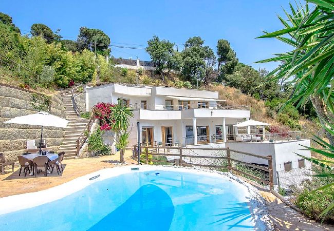 Villa/Dettached house in Sant Cebrià de Vallalta - Modern Mestral - only a few km to the beach!