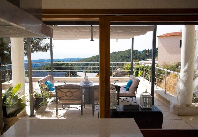 Villa in Sant Cebrià de Vallalta - Modern Mestral - only a few km to the beach!
