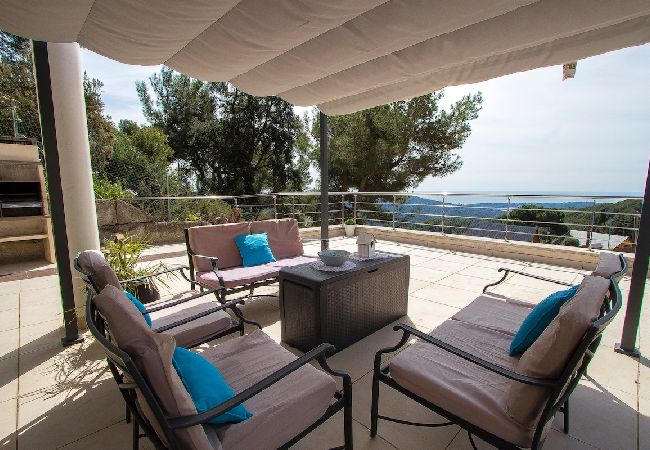 Villa in Sant Cebrià de Vallalta - Modern Mestral - only a few km to the beach!