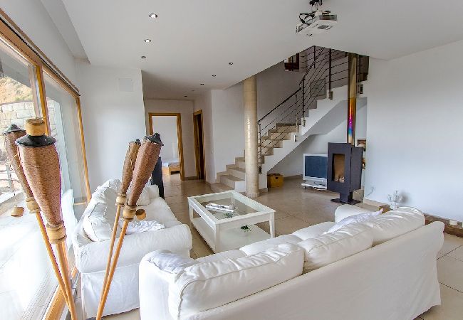 Villa in Sant Cebrià de Vallalta - Modern Mestral - a few km to the beach! Villa in Sant Cebrià de Vallalta - Modern Mestral - a few km to the beach!