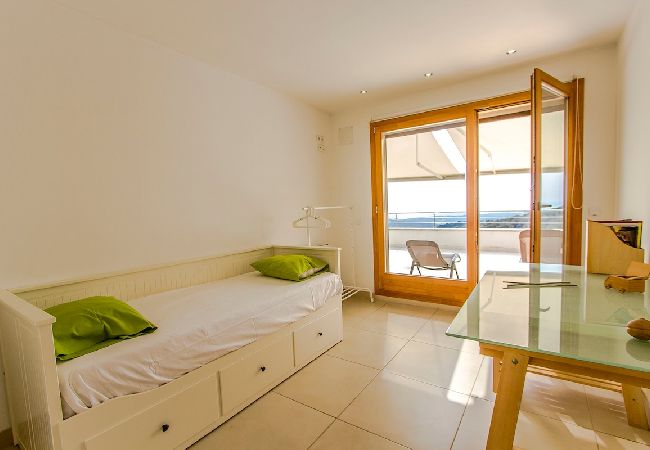 Villa in Sant Cebrià de Vallalta - Modern Mestral - a few km to the beach! Villa in Sant Cebrià de Vallalta - Modern Mestral - a few km to the beach!