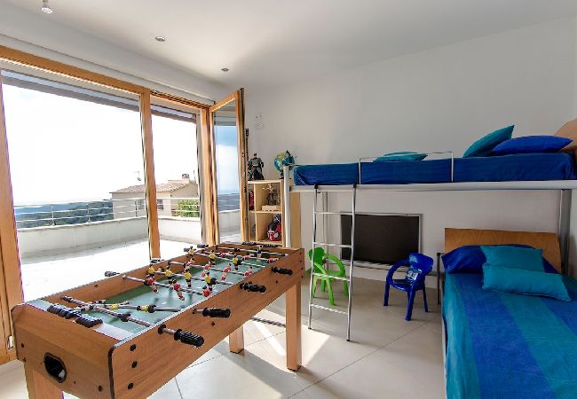 Villa in Sant Cebrià de Vallalta - Modern Mestral - a few km to the beach! Villa in Sant Cebrià de Vallalta - Modern Mestral - a few km to the beach!