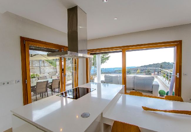 Villa in Sant Cebrià de Vallalta - Modern Mestral - a few km to the beach! Villa in Sant Cebrià de Vallalta - Modern Mestral - a few km to the beach!