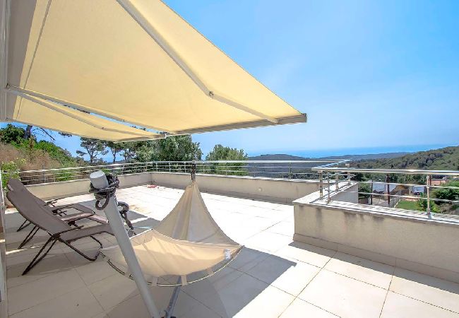 Villa in Sant Cebrià de Vallalta - Modern Mestral - a few km to the beach! Villa in Sant Cebrià de Vallalta - Modern Mestral - a few km to the beach!