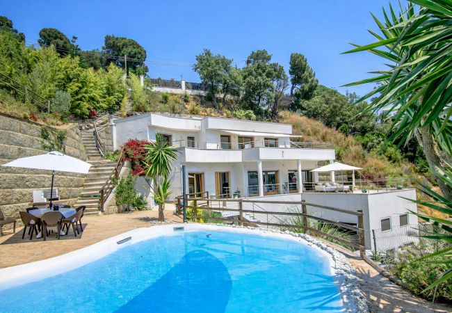 Villa in Sant Cebrià de Vallalta - Modern Mestral - a few km to the beach!