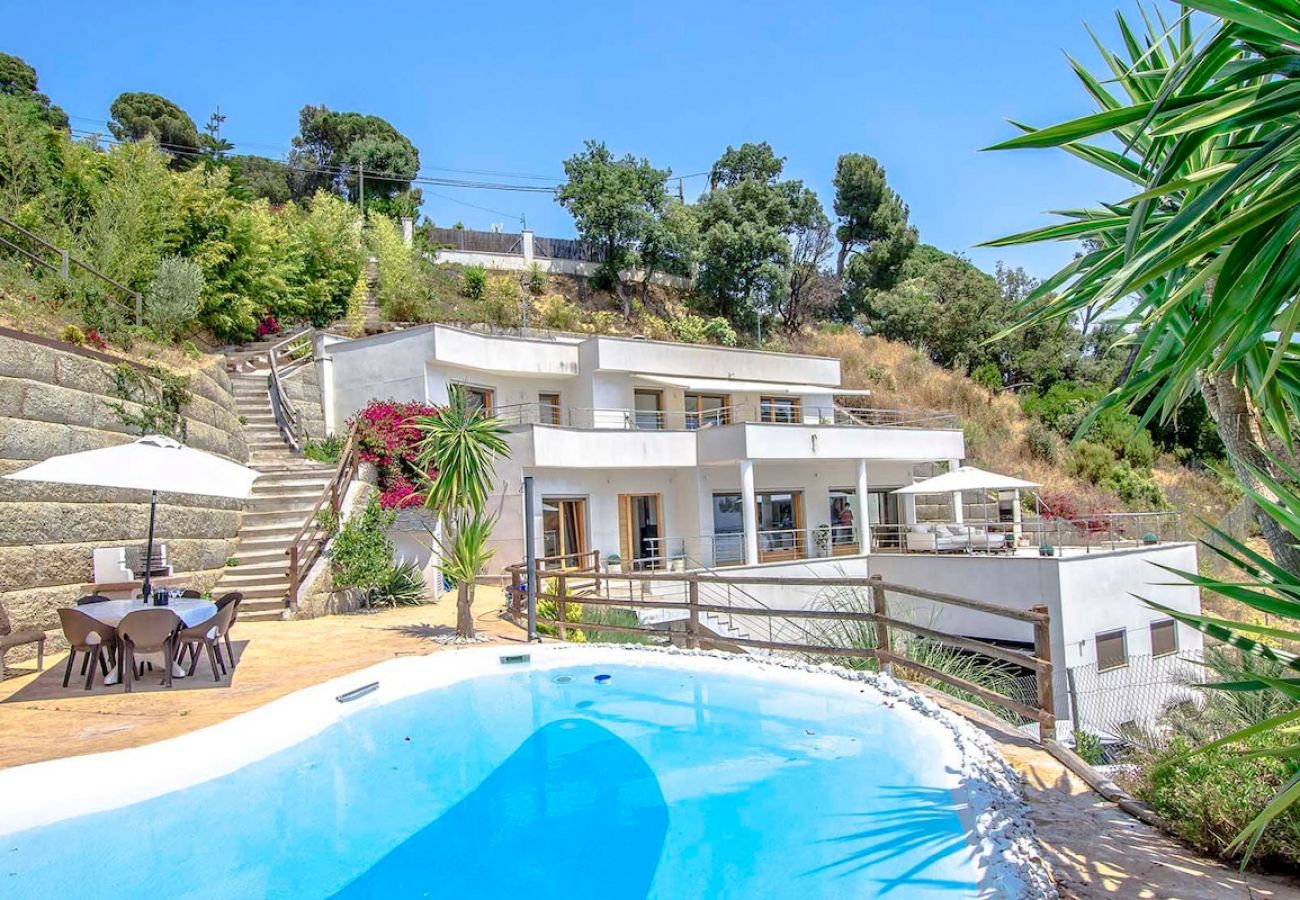 Villa in Sant Cebrià de Vallalta - Modern Magnificence - only a few km to the beach!