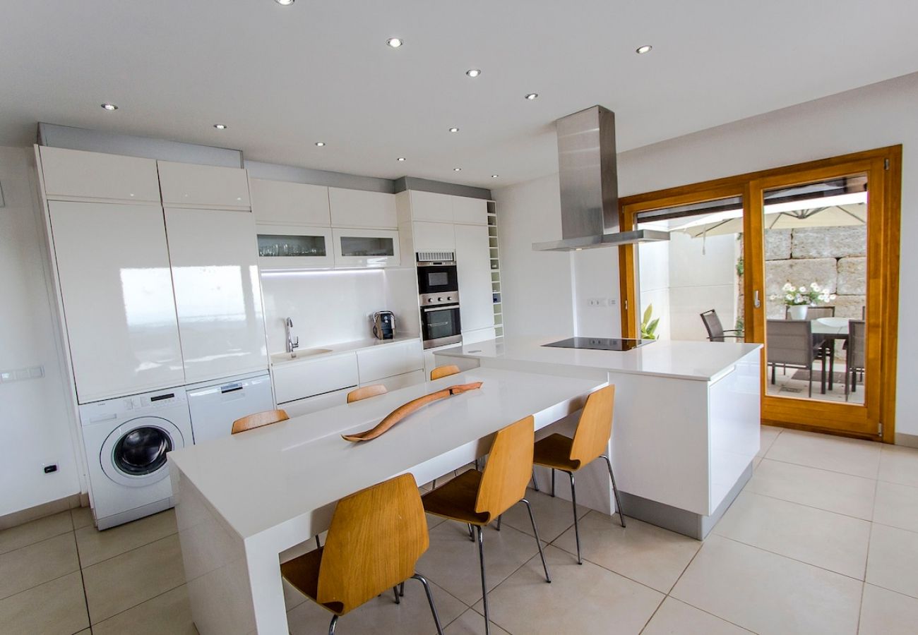 Villa in Sant Cebrià de Vallalta - Modern Mestral - a few km to the beach!