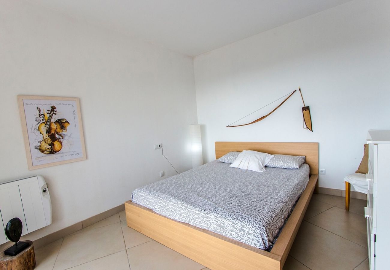 Villa in Sant Cebrià de Vallalta - Modern Mestral - a few km to the beach!