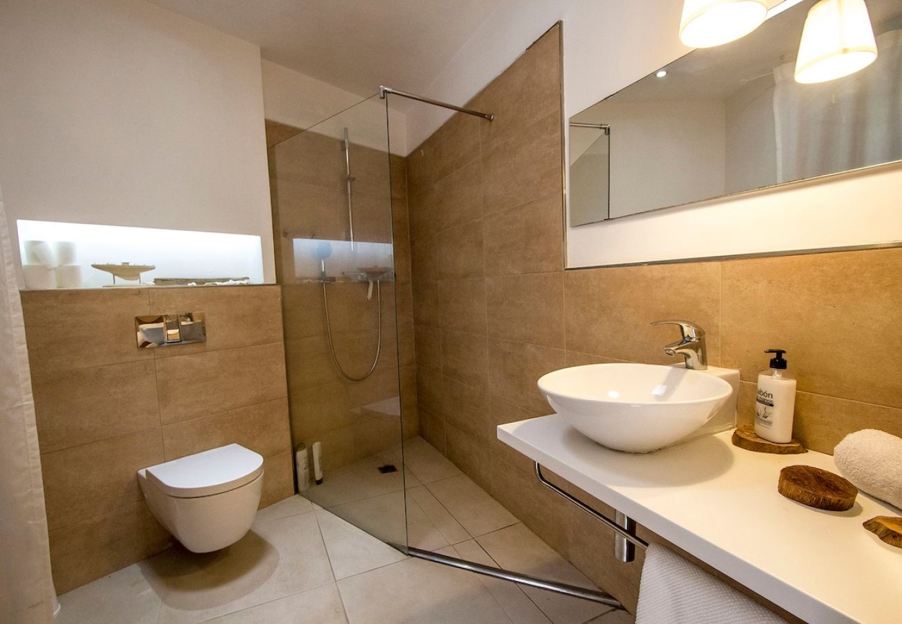 Villa in Sant Cebrià de Vallalta - Modern Mestral - a few km to the beach!