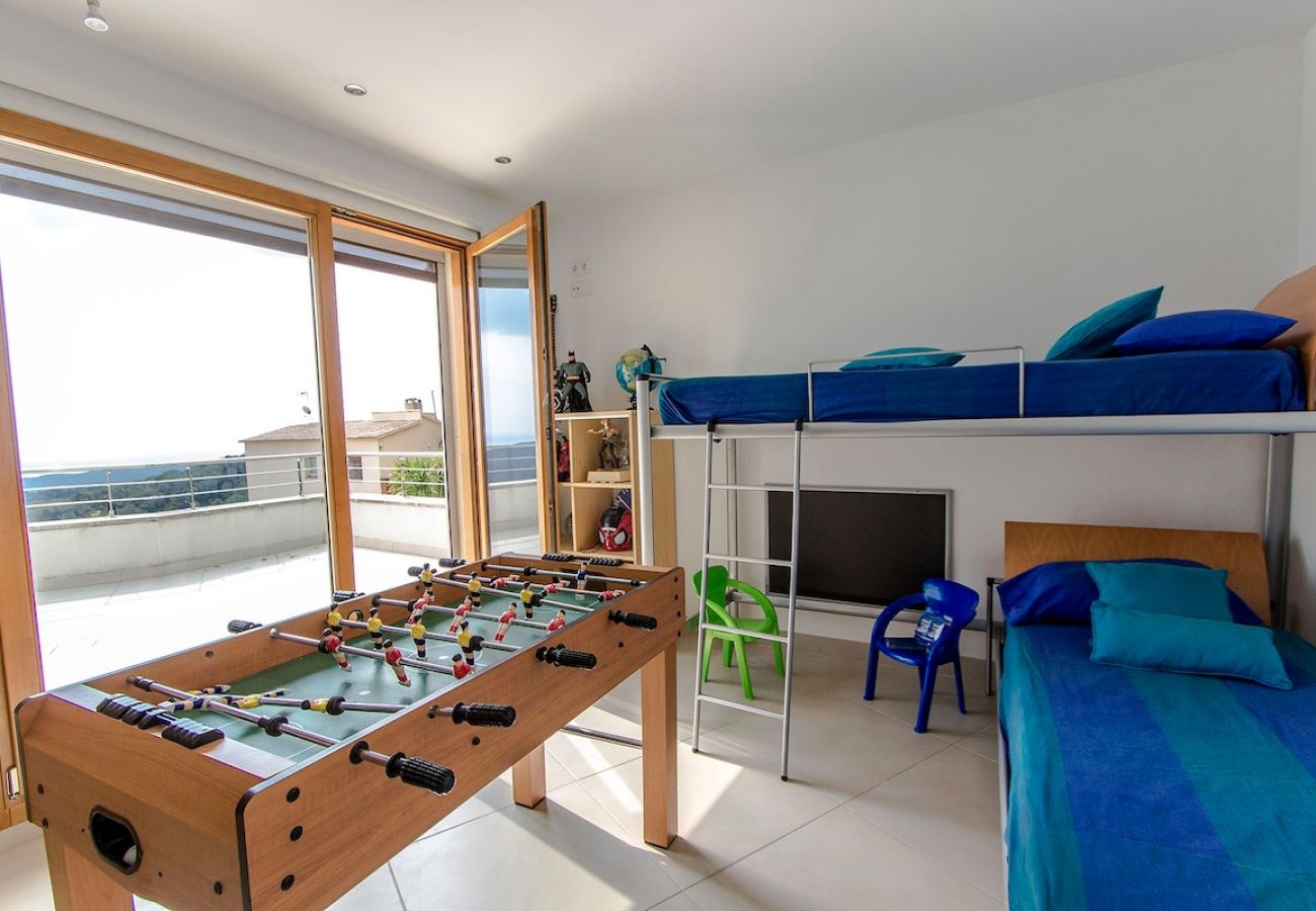 Villa in Sant Cebrià de Vallalta - Modern Magnificence - only a few km to the beach!