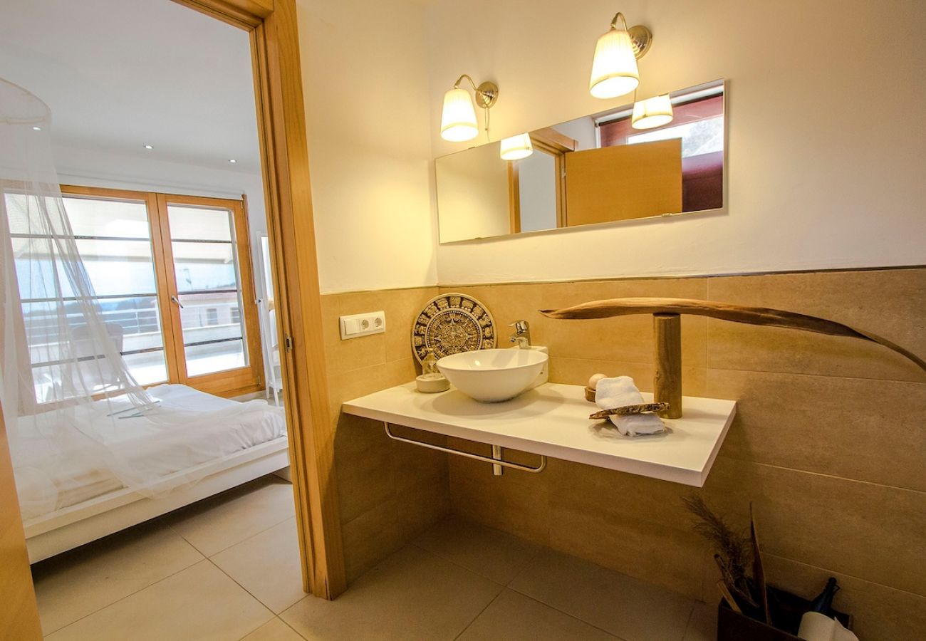 Villa in Sant Cebrià de Vallalta - Modern Mestral - a few km to the beach!