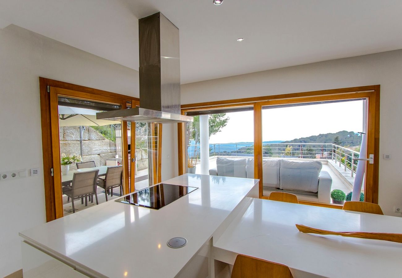 Villa in Sant Cebrià de Vallalta - Modern Magnificence - only a few km to the beach!