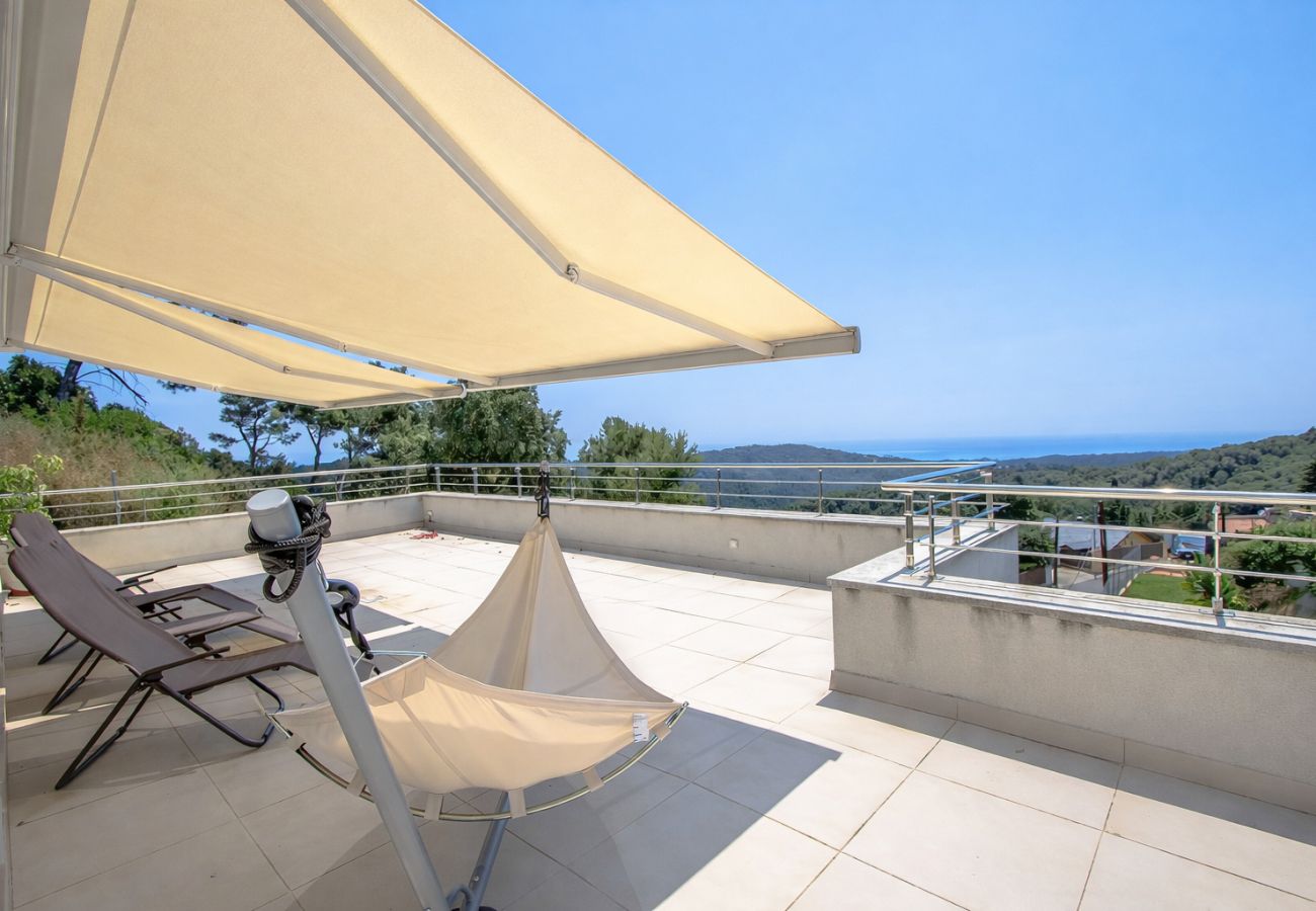 Villa in Sant Cebrià de Vallalta - Modern Mestral - a few km to the beach!