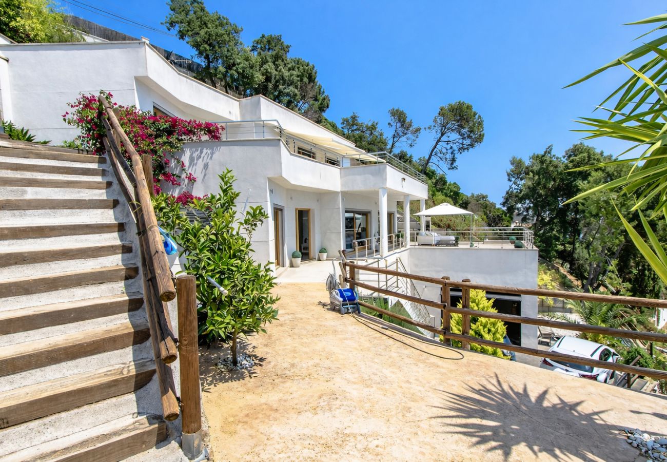 Villa in Sant Cebrià de Vallalta - Modern Mestral - a few km to the beach!