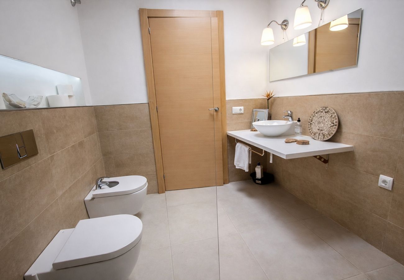 Villa in Sant Cebrià de Vallalta - Modern Mestral - a few km to the beach!