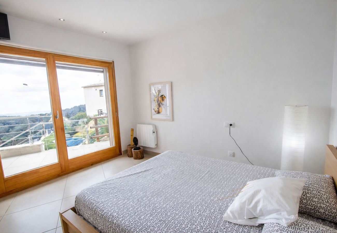 Villa in Sant Cebrià de Vallalta - Modern Mestral - a few km to the beach!