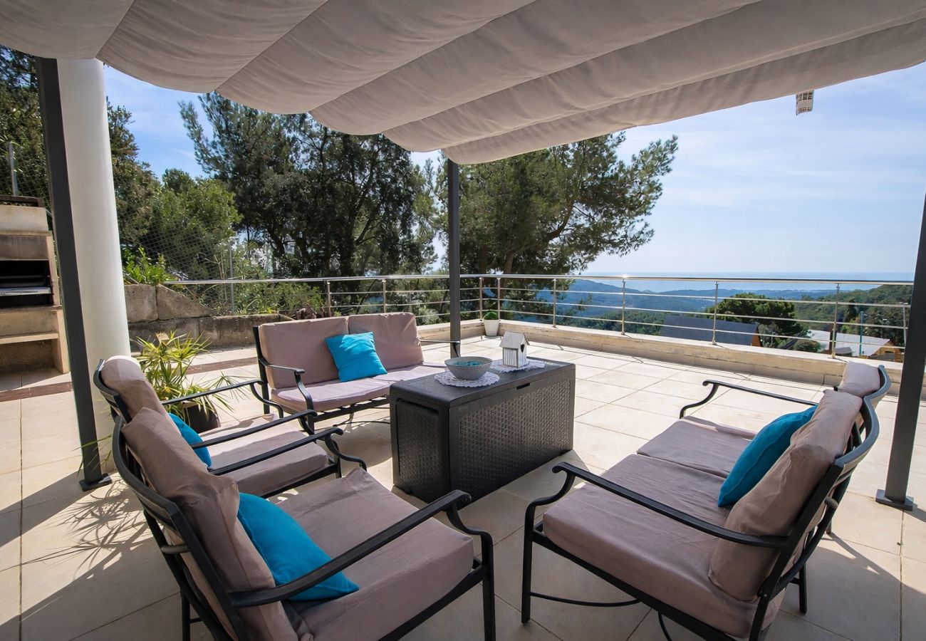 Villa in Sant Cebrià de Vallalta - Modern Mestral - a few km to the beach!