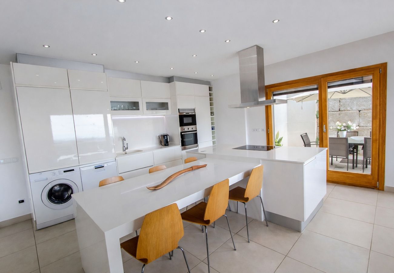 Villa in Sant Cebrià de Vallalta - Modern Mestral - a few km to the beach!