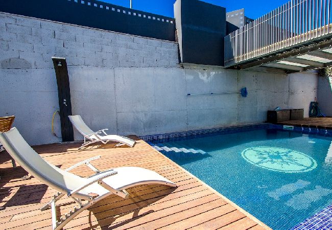 Villa in Castellet i la Gornal - Modern Hilltop Haven w/ private pool 7km to beach! Villa in Castellet i la Gornal - Modern Hilltop Haven w/ private pool 7km to beach!