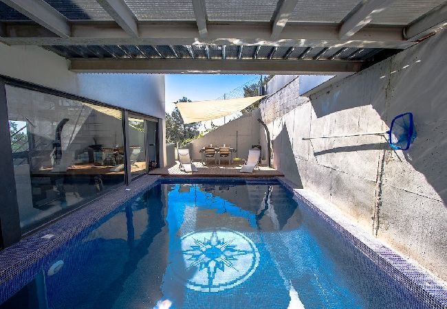 Villa in Castellet i la Gornal - Modern Hilltop Haven w/ private pool 7km to beach! Villa in Castellet i la Gornal - Modern Hilltop Haven w/ private pool 7km to beach!