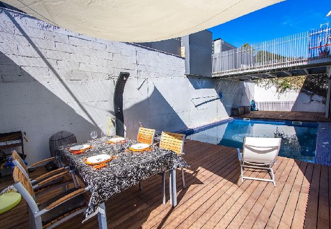 Villa in Castellet i la Gornal - Modern Hilltop Haven w/ private pool 7km to beach! Villa in Castellet i la Gornal - Modern Hilltop Haven w/ private pool 7km to beach!