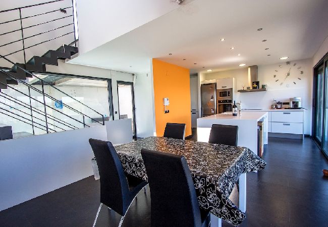 Villa in Castellet i la Gornal - Modern Hilltop Haven w/ private pool 7km to beach! Villa in Castellet i la Gornal - Modern Hilltop Haven w/ private pool 7km to beach!
