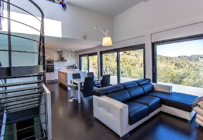 Villa in Castellet i la Gornal - Modern Hilltop Haven w/ private pool 7km to beach! Villa in Castellet i la Gornal - Modern Hilltop Haven w/ private pool 7km to beach!