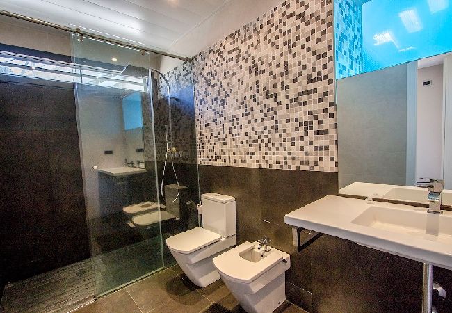 Villa in Castellet i la Gornal - Modern Hilltop Haven w/ private pool 7km to beach! Villa in Castellet i la Gornal - Modern Hilltop Haven w/ private pool 7km to beach!