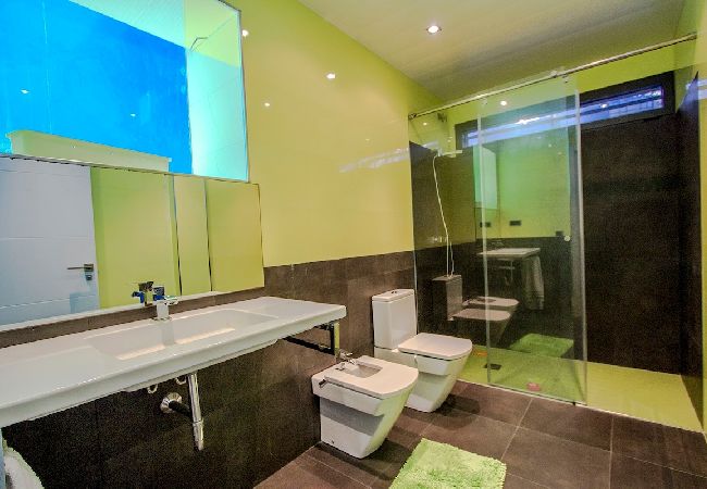 Villa in Castellet i la Gornal - Modern Hilltop Haven w/ private pool 7km to beach! Villa in Castellet i la Gornal - Modern Hilltop Haven w/ private pool 7km to beach!