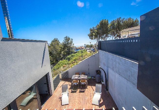 Villa in Castellet i la Gornal - Modern Hilltop Haven w/ private pool 7km to beach! Villa in Castellet i la Gornal - Modern Hilltop Haven w/ private pool 7km to beach!