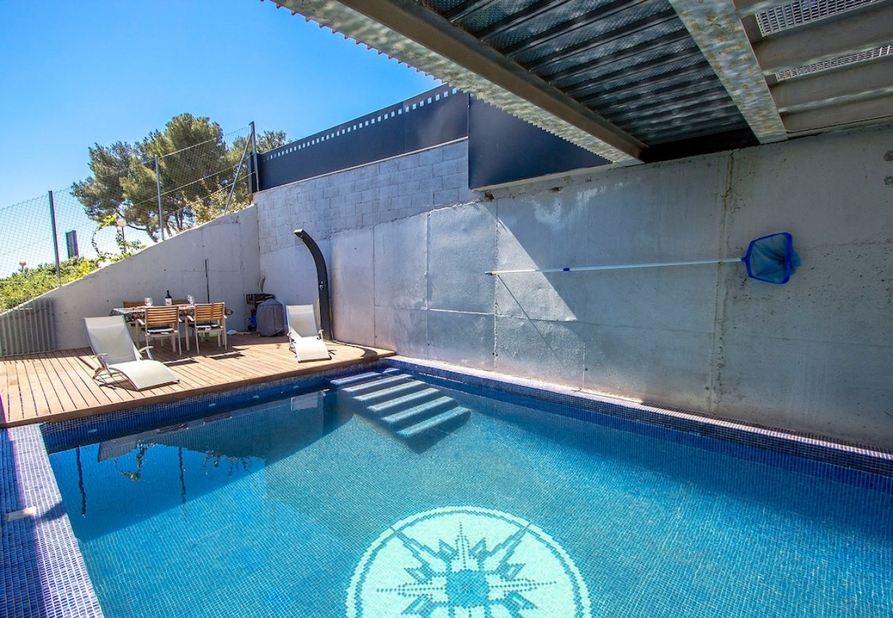 Villa in Castellet i la Gornal - Modern Hilltop Haven w/ private pool 7km to beach!