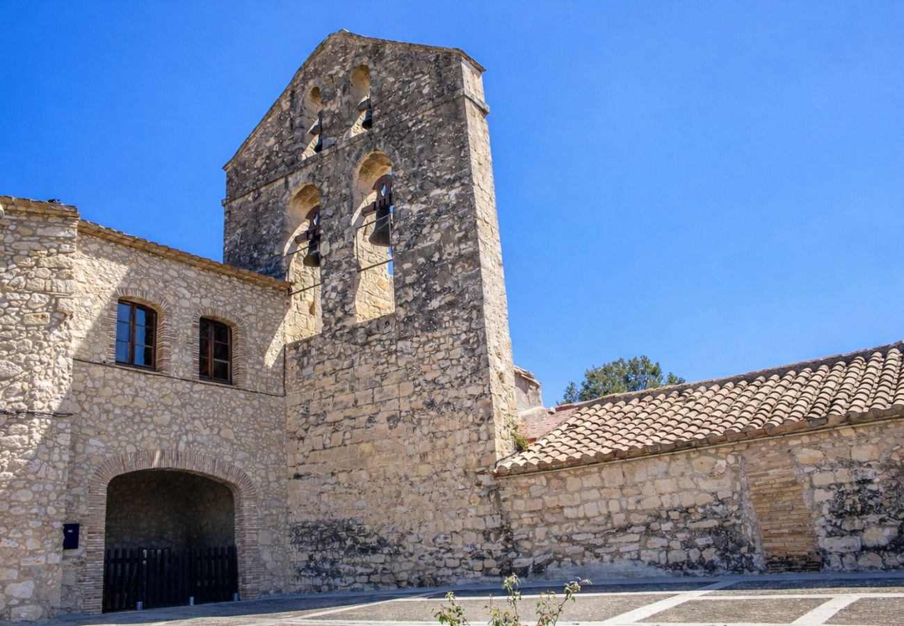 Villa in Castellet i la Gornal - Modern Hilltop Haven w/ private pool 7km to beach!