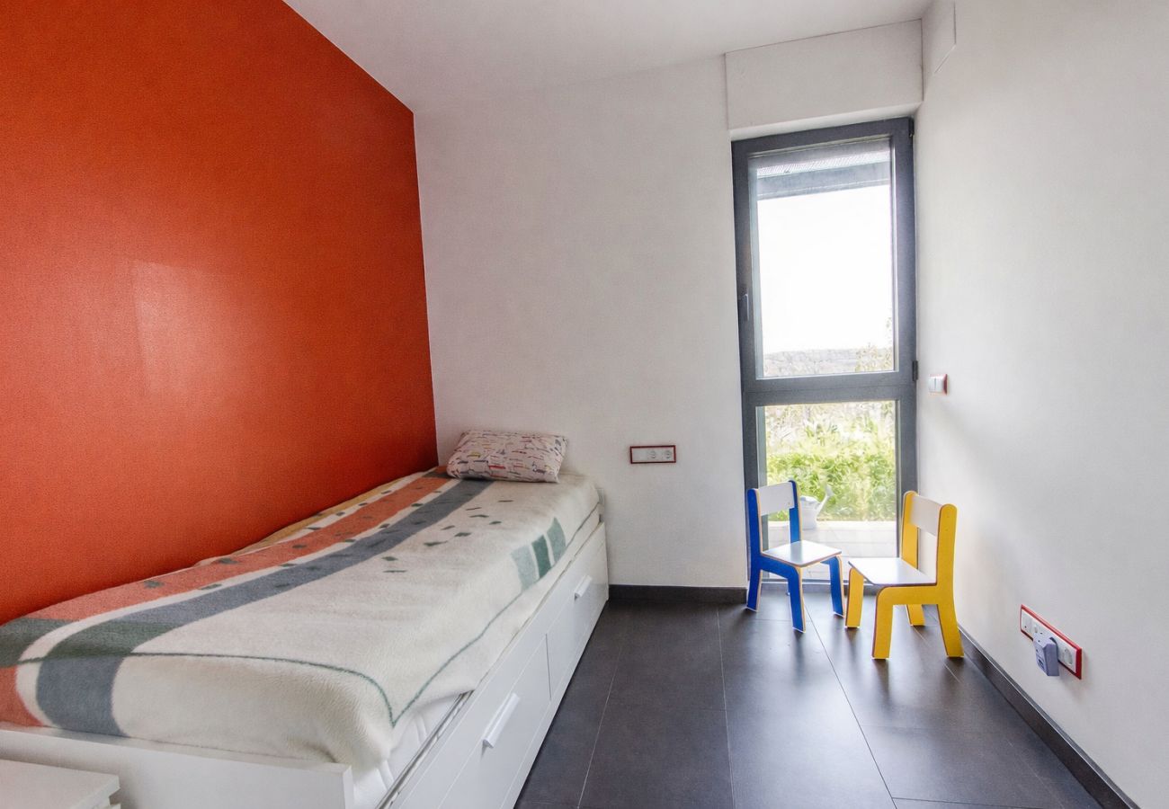 Villa in Castellet i la Gornal - Modern Hilltop Haven w/ private pool 7km to beach!