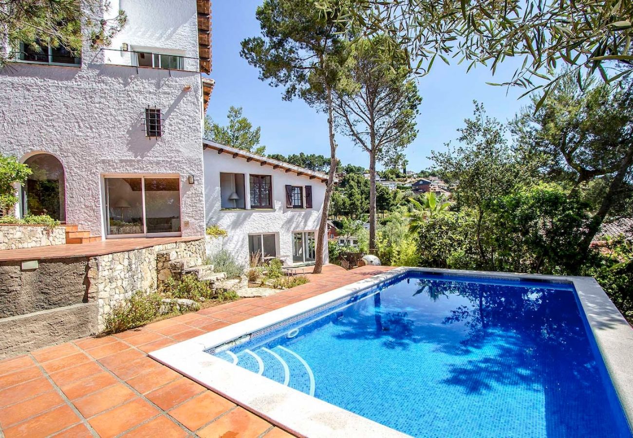 Villa in Pallejà - Majestic Villa and Views - 30km to Barcelona